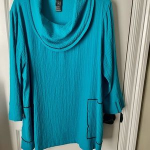 Beautiful blue Ali Miles top very gently worn.